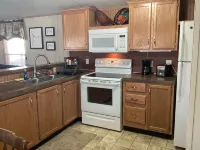 Charming 2-bedroom mobile home with WiFi, AC in peaceful Eddyville KY.