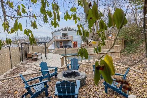 Green Destiny! 7min to DT Cincy, Pool & Hot tub