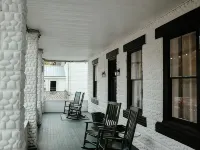Charming 4-bedroom house in enchanting Millinocket with AC, WiFi Hotels in Millinocket