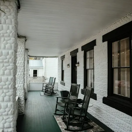 Charming 4-bedroom house in enchanting Millinocket with AC, WiFi Отели в г. Миллинокет