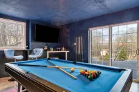 Walk to Beach HotTub FirePit Game room Lake View - Homestays