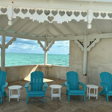 Unbelievable Ocean Front Property & Spacious 6-Bedroom House in Beautiful Nassau