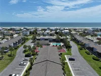2BR Condo 2 Blocks to Beach 1 mi to Fort Clinch 2 mi Downtown Pet Friendly POOL
