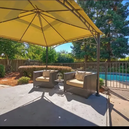 Charming 3-bedroom bungalow with WiFi and AC in delightful Folsom