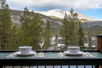 Mtn & Lake Views, Hot Tub, Dog Friendly, Chef's Kitchen, 5 Min to Main St Breck
