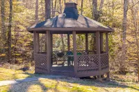 #1 ATL's Historic Pill Hill-Swim Pool, Tennis, Duck Pond, Cabanas! - 3-Star