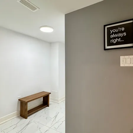 Spacious and Luxurious 2BR Suite with Huge Windows Отели рядом с достопримечательностью «Шеридан»