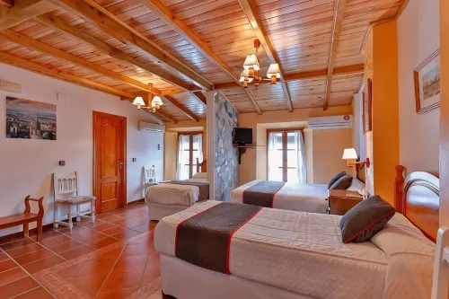 Hotel Las Palmeras by Vivere Stays - 2-Star