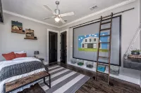HGTV’s “BARNDOMINIUM” 16 Acres w/ Lake, Outdoor Kitchen, Decks & Playground - 露台