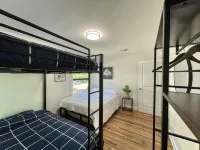 Romantic Farmhouse w hot tub, DT SM 5 min - 3-Star