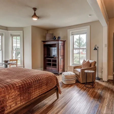 Historic 1880 1-Bedroom Downtown Apartment