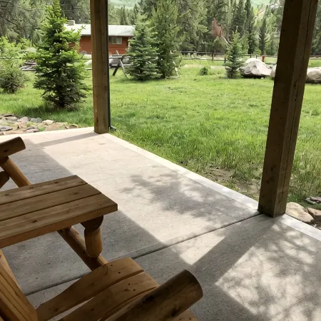 Outstanding Crandall Cabin minutes from Yellowstone, ready for your adventure!