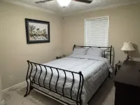 Lakefront quiet Charming 3-bedroom house with WiFi and AC in serene Shreveport. - Homestays