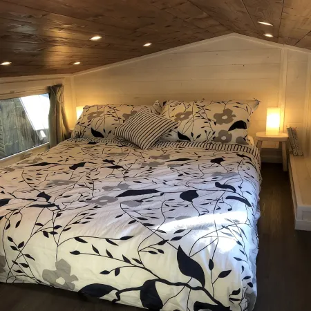 Modern Private Tiny Home in the Forest