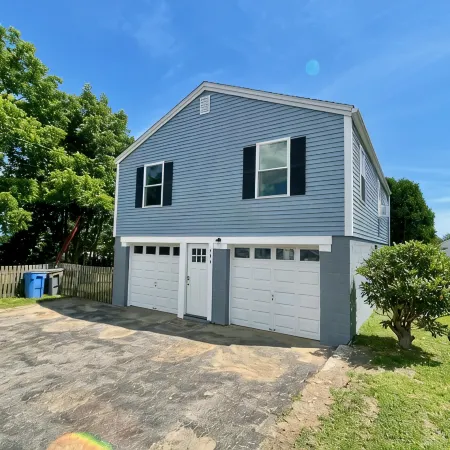 ~2.5mi to Beaches & Downtown Newport - Private Apartment