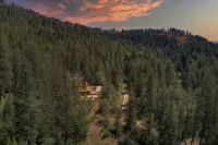 Cedar View Lodge- Scenic Sandpoint area mountain home, in secluded location. - 小木屋