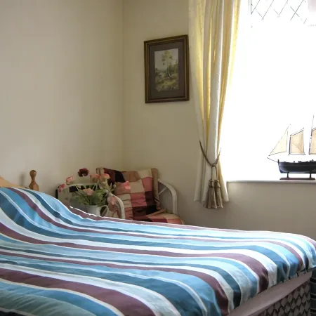 Cornish Cottage sea 100m four bedrooms Kingsand, homely & comfortable Отели в г. Торпойнт