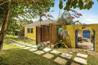 Cove House Ocean Front. It's close to everything Eleuthera has to offer Hotel di 