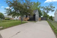 Welcome to Momo's Place. Charming 3 Bedroom, 1Bathroom with Modern Upgrades - ブティック