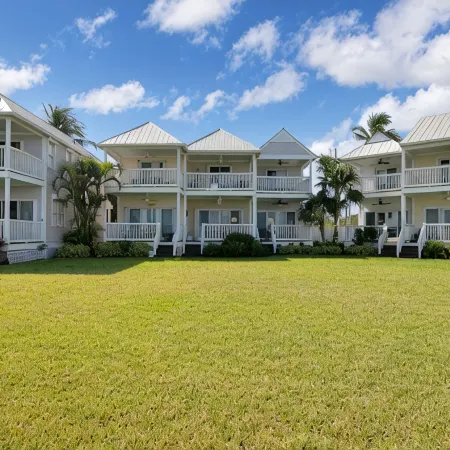 Majestic Marina View- 2/2.5 townhome looking over Hawks Cay Marina.