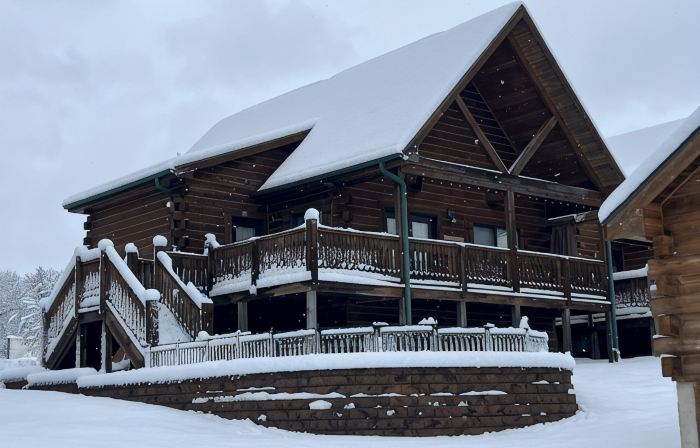 Cozy 3 Bed 2 Bath Cabin located next to Three Bears Resort in Warrens Wisconsin