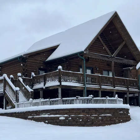 Cozy 3 Bed 2 Bath Cabin located next to Three Bears Resort in Warrens Wisconsin