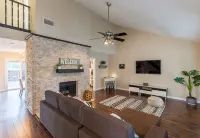 Cute home near DFW Airport, Grapevine Mills & Gaylord Resort - Homestays
