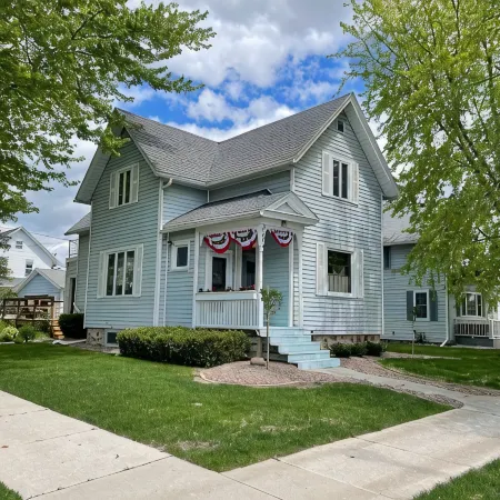 Perfect Rating DT Home! Walk to Beach, Eats and More! 5 Min. to Road America!