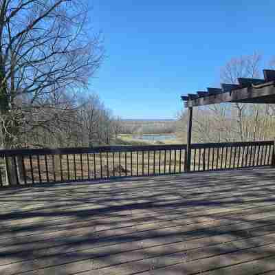 Breathtaking views of Bald Knob Cross, just 2 minutes from Walkers Bluff Casino! Hotel Exterior