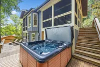 Lakefront Lake Arrowhead Home w/ hot tub - 4성급