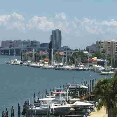 Luxury condo on the water, quiet and serene, near famous Clearwater Beach Others