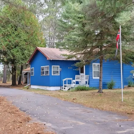 Northwoods cozy 3BR/2BA lakefront cabin on ATV/UTV trail
