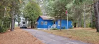 Northwoods cozy 3BR/2BA lakefront cabin on ATV/UTV trail