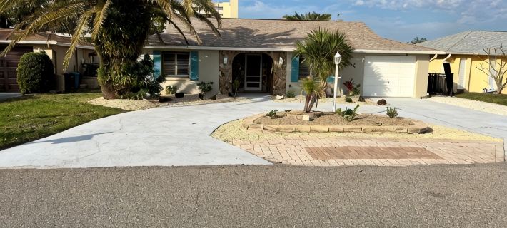 Charming 3-bedroom house with AC WiFi in Hudson on canal and Gulf of Mexico view Hotels in Hudson
