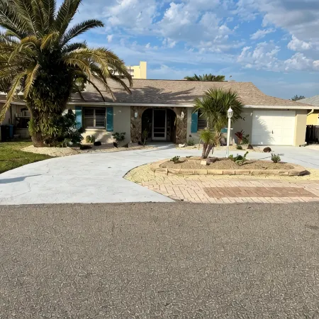 Charming 3-bedroom house with AC WiFi in Hudson on canal and Gulf of Mexico view