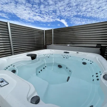 ❤NEW LISTING DISCOUNT❤HOT TUB❤Pergola❤Firepit❤Fully Fenced❤
