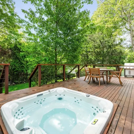Blackberry: Private Home with Jacuzzi Year-Round