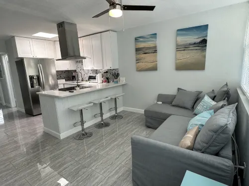 Beach Block Apartment w/ Balcony - 4-Star