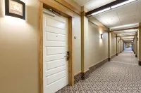 Amazing Unit!  Sleeps 5. Swim or Ski out your front door. On site at Silver Mt.