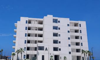 Seafront Condo Pool and Jacuzzi