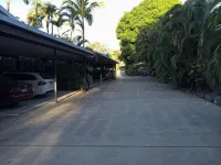 Lazy Lizard Motor Inn - Parkplatz