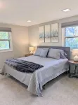 Walk to K-State, Sleeps 12, Pool Table, Hot Tub, 28-60 Nights Stays Are Welcome!