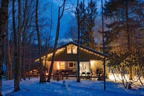 Storybook Chalet/Watch Movies under the Stars/Hot Tub/Hiking/Biking/Concerts