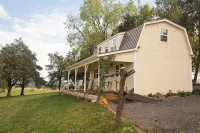 On farm cottage with mountain views.