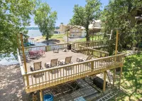 Peaceful 2 acre Lakefront Home in Duck Creek w/ Boat Dock, Game Room w/ Wet Bar - 3-stjärniga