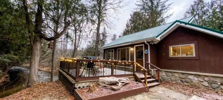 Beautiful Riverfront Home Hotels in Clare County
