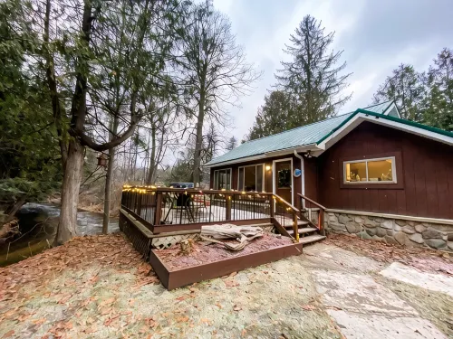 Beautiful Riverfront Home - 3 estrellas