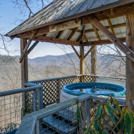 Romantic Getaway with real wood fireplace, Hot tub, Spectacular Mountain Views