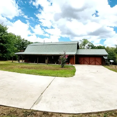 Spacious log cabin for country getaway Отели в г. Фристоун