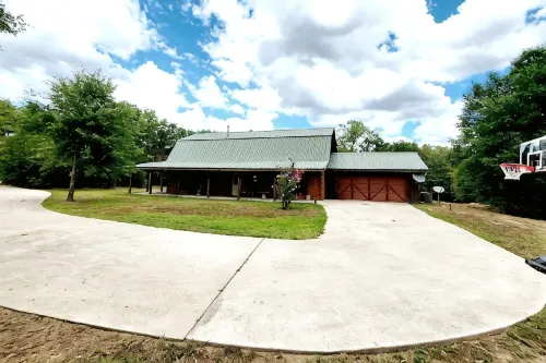 Spacious log cabin for country getaway